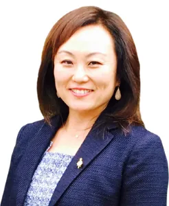 portrait of Nancy Hong.