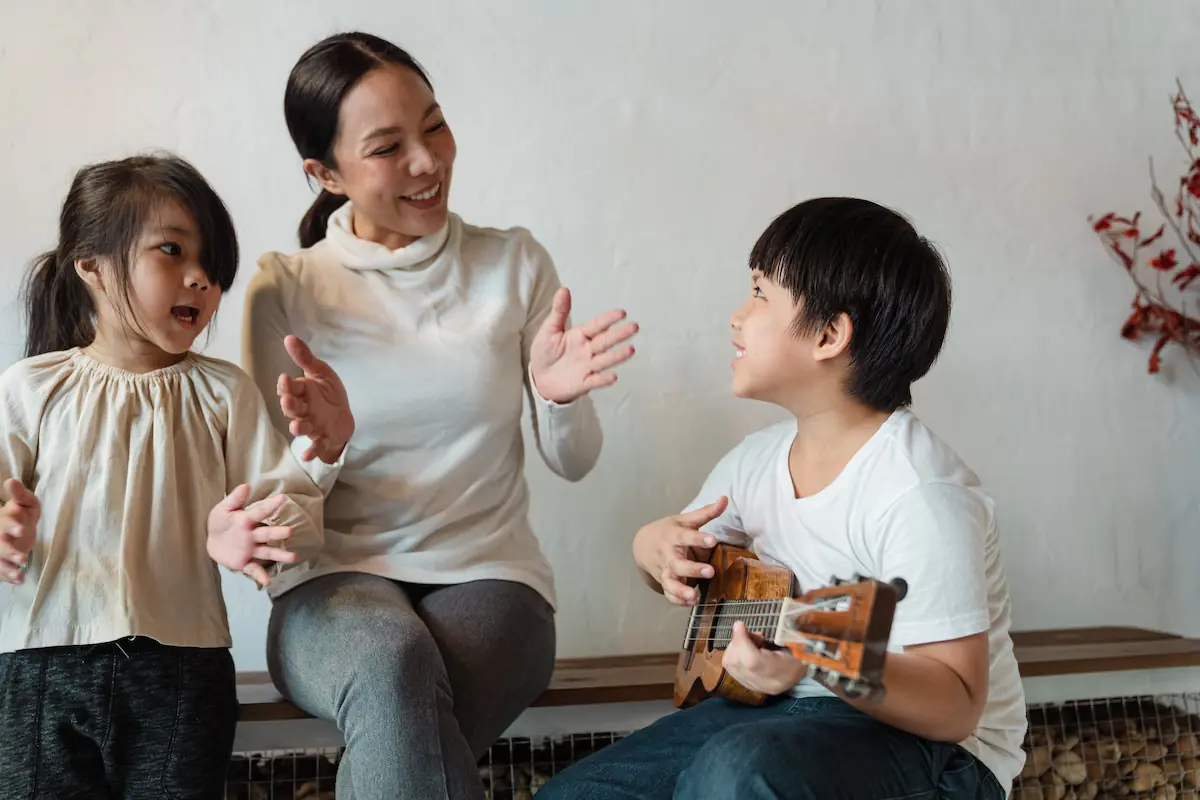 hawaiian family talking together